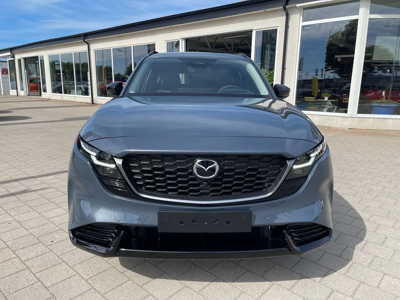 Vehicle image 3