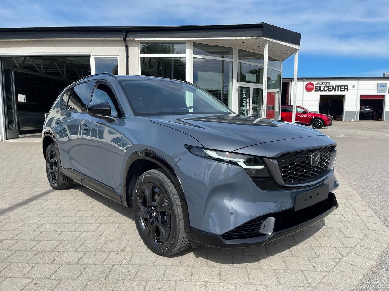Vehicle image 4