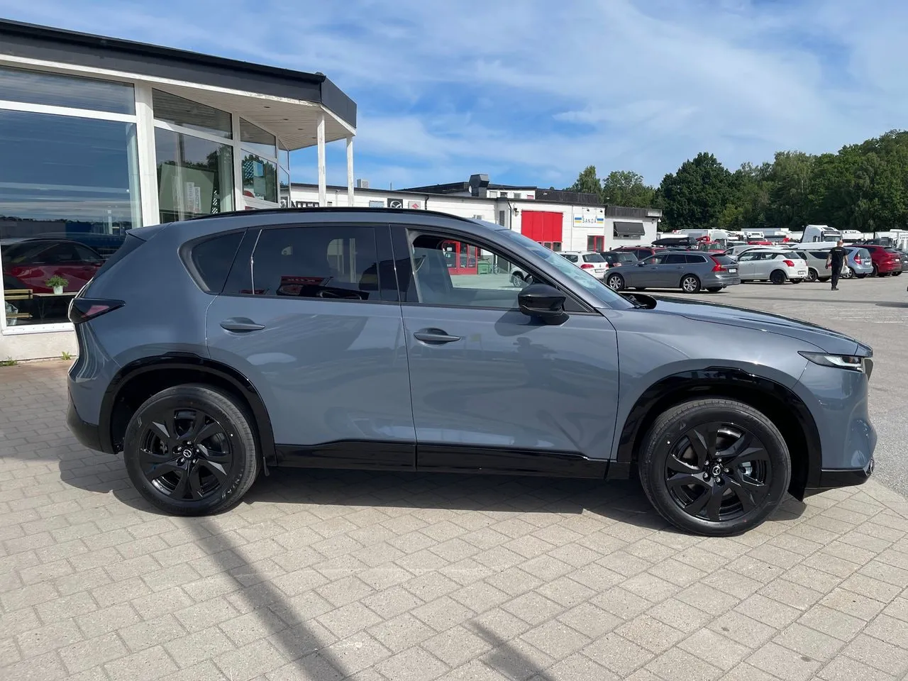 Vehicle image 5