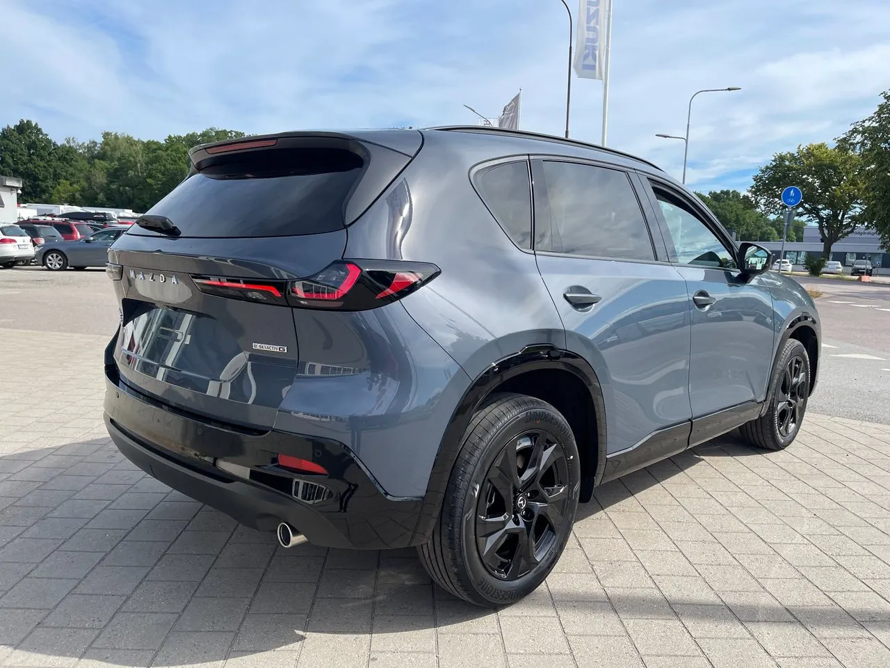 Vehicle image 6