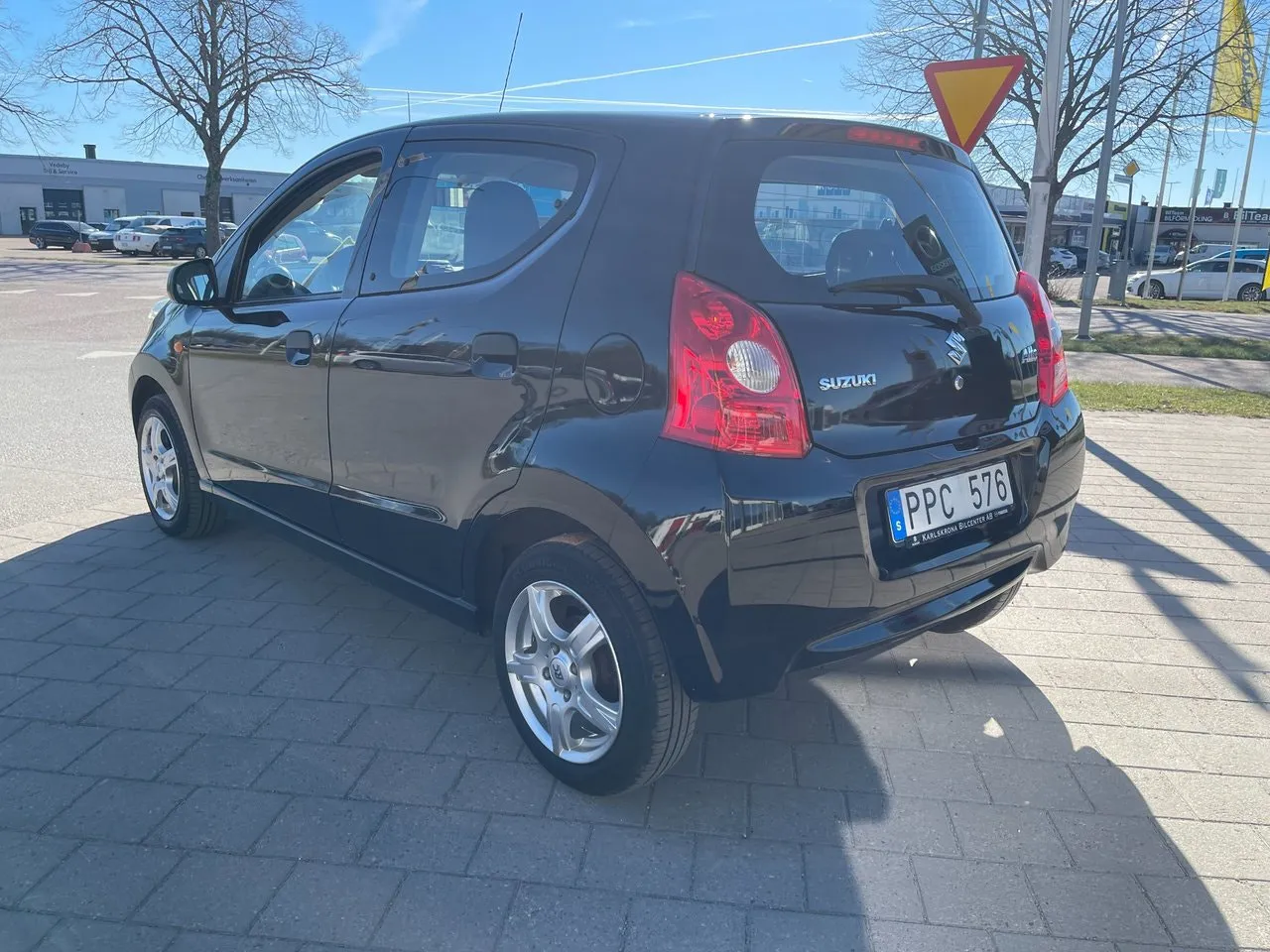Vehicle image 6