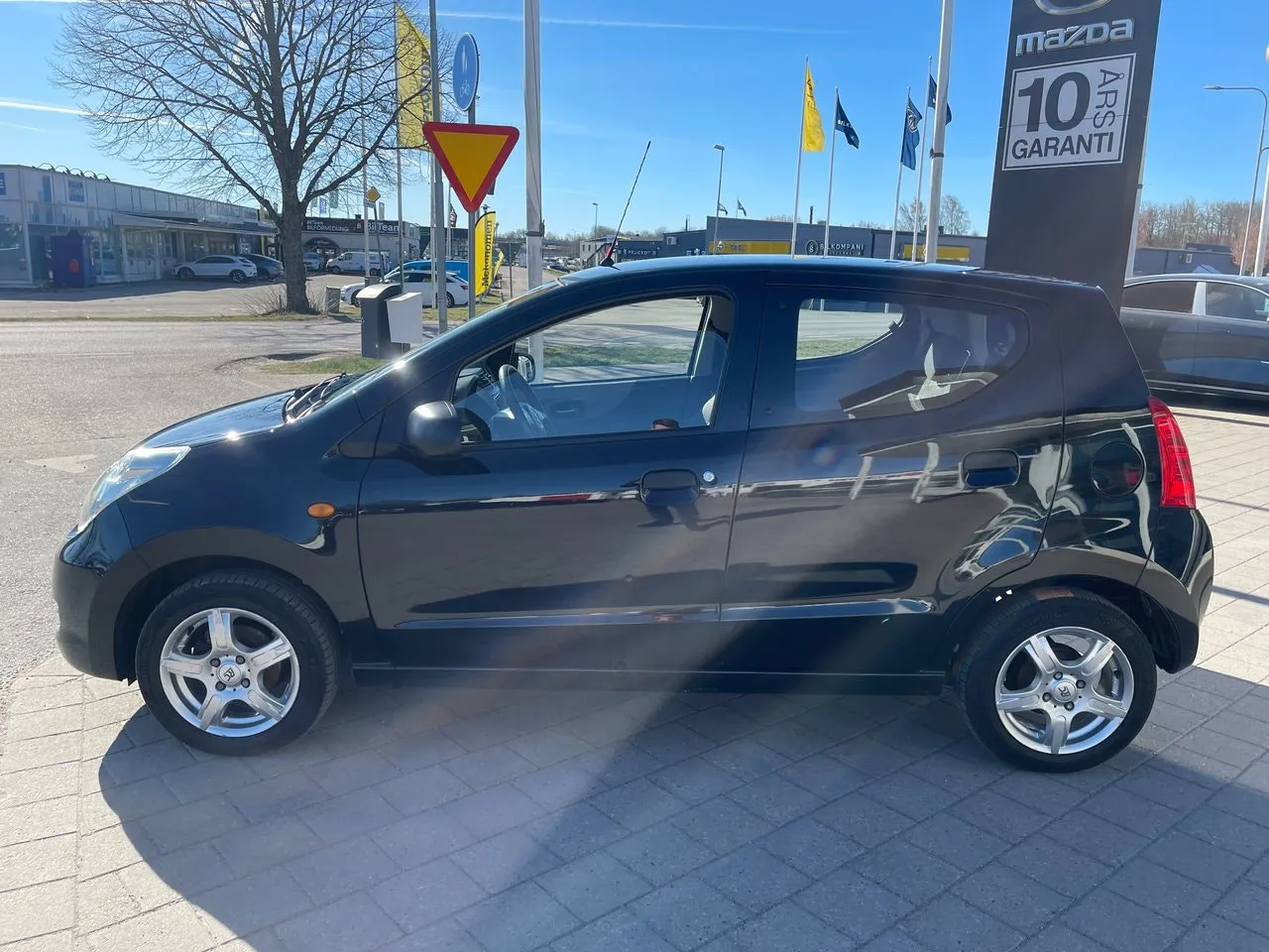Vehicle image 7