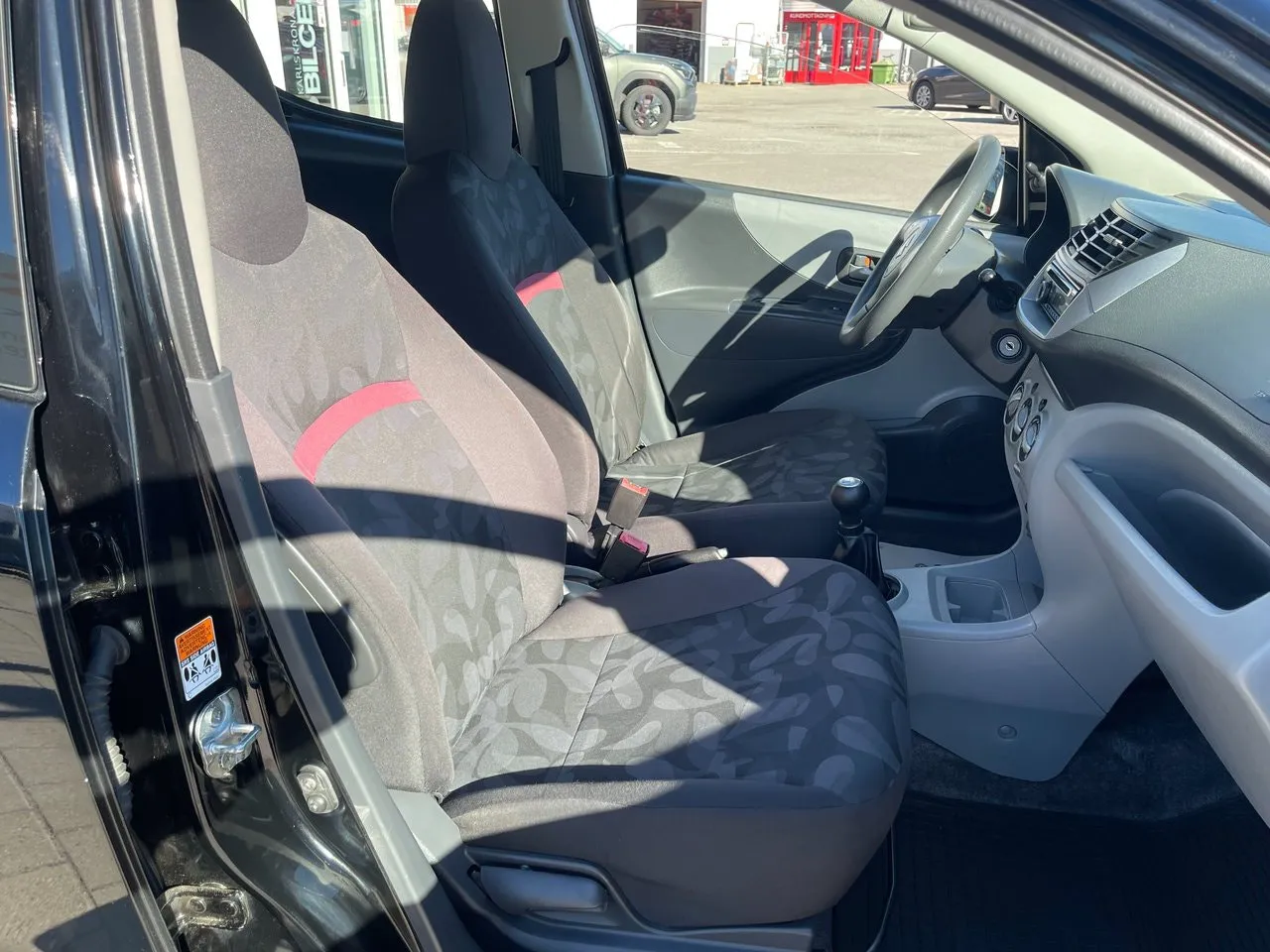 Vehicle image 14