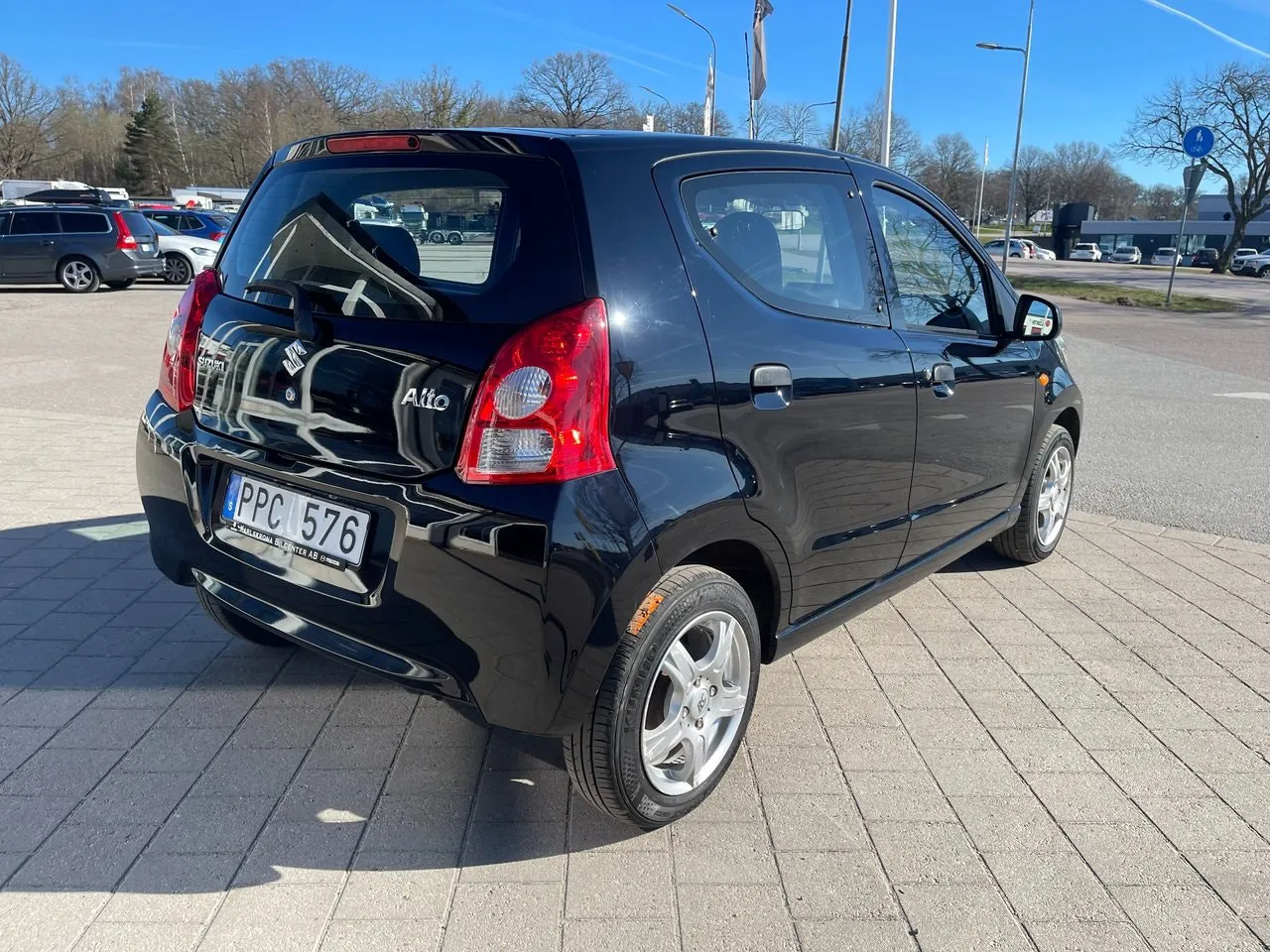 Vehicle image 4