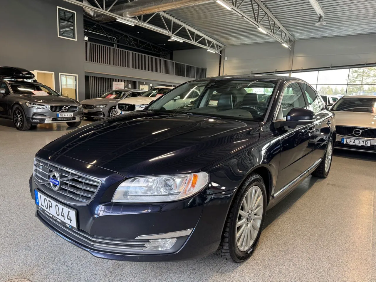 Vehicle image 6