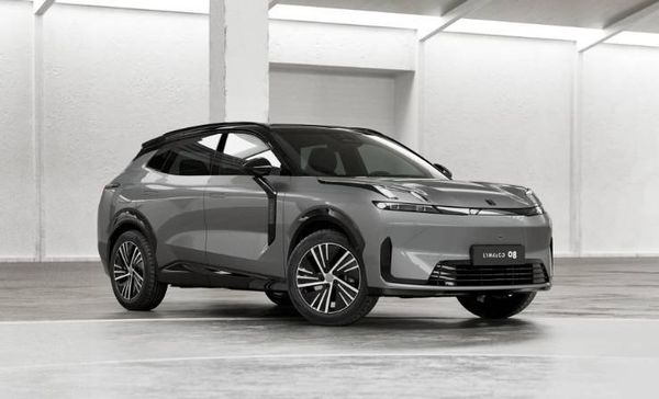 Lynk & Co 08 Core | Plug-In Hybrid 200 km elräckvidd +Ink Vinterhjul - 2026