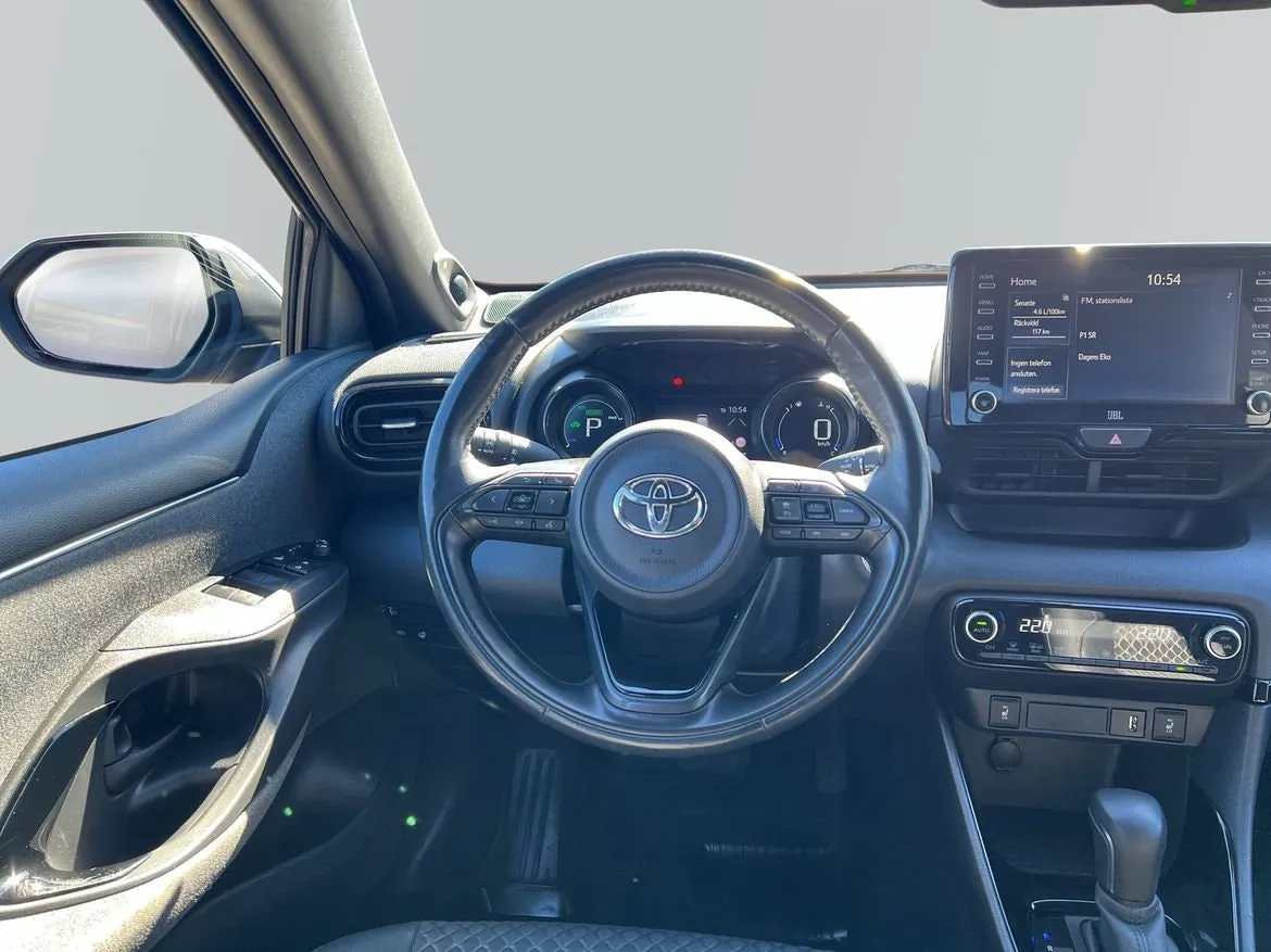 Vehicle image 8