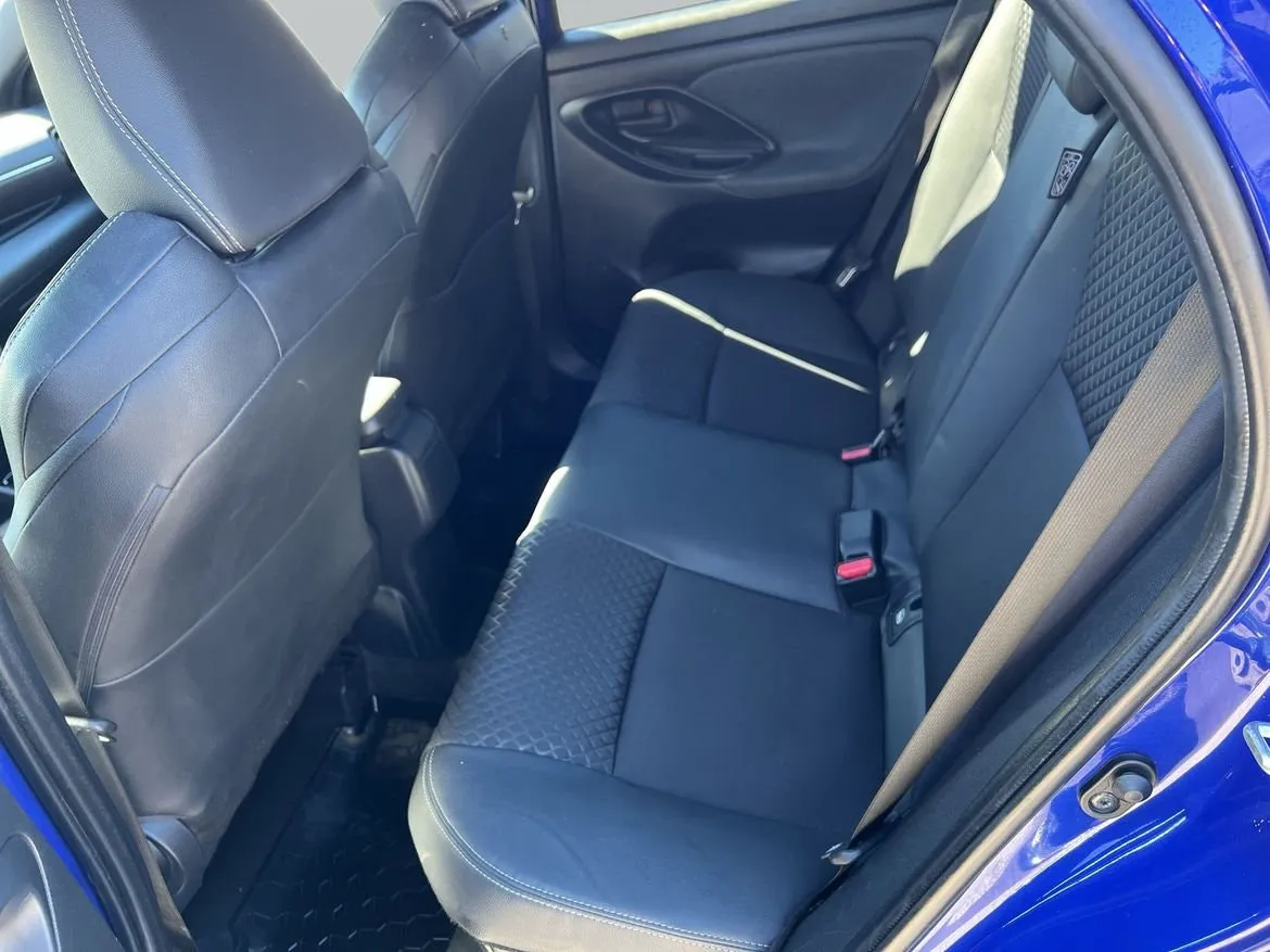 Vehicle image 6