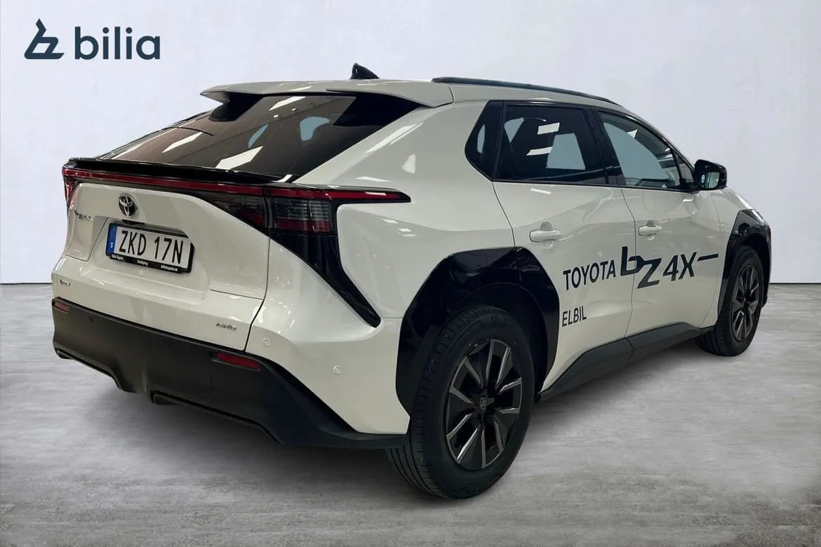 Vehicle image 18