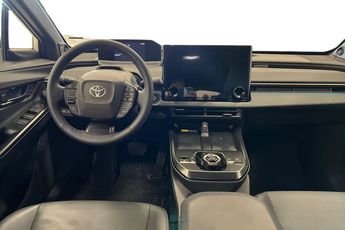 Vehicle image 9