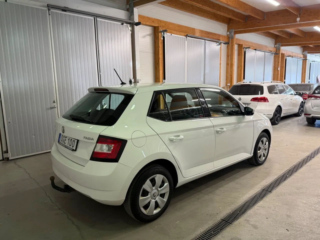 Vehicle image 10