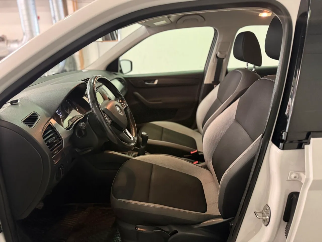 Vehicle image 6