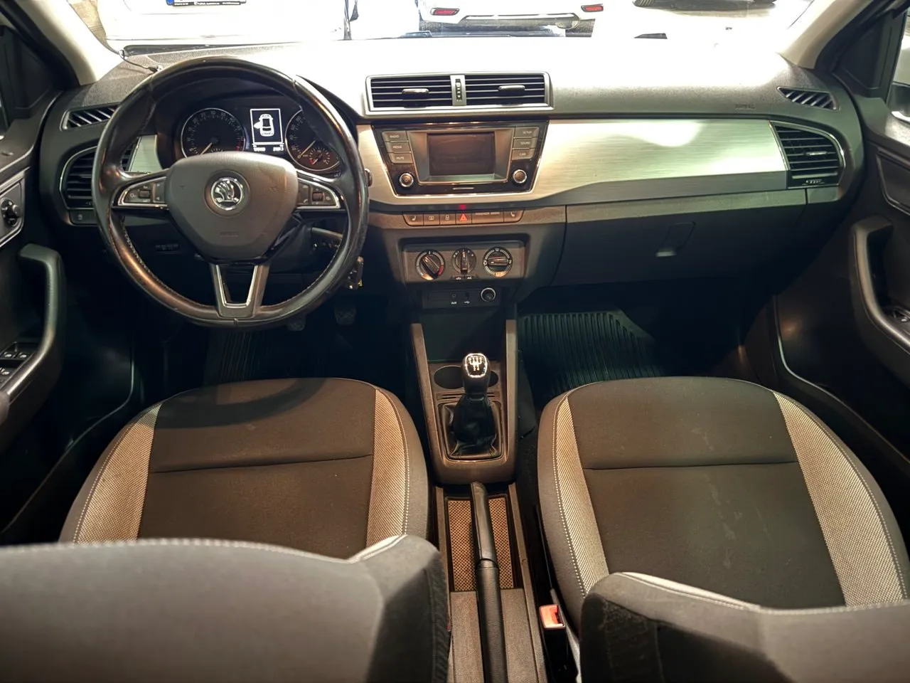 Vehicle image 7