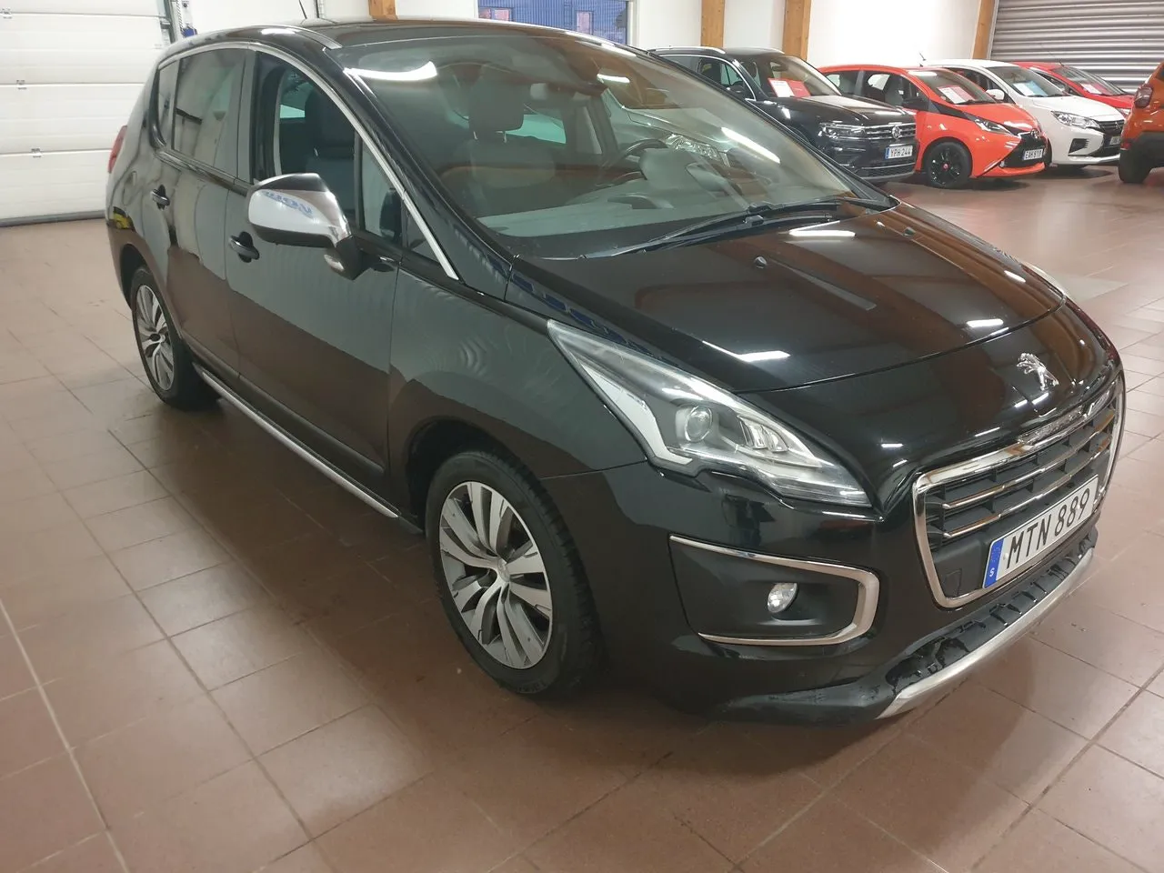 Vehicle image 5