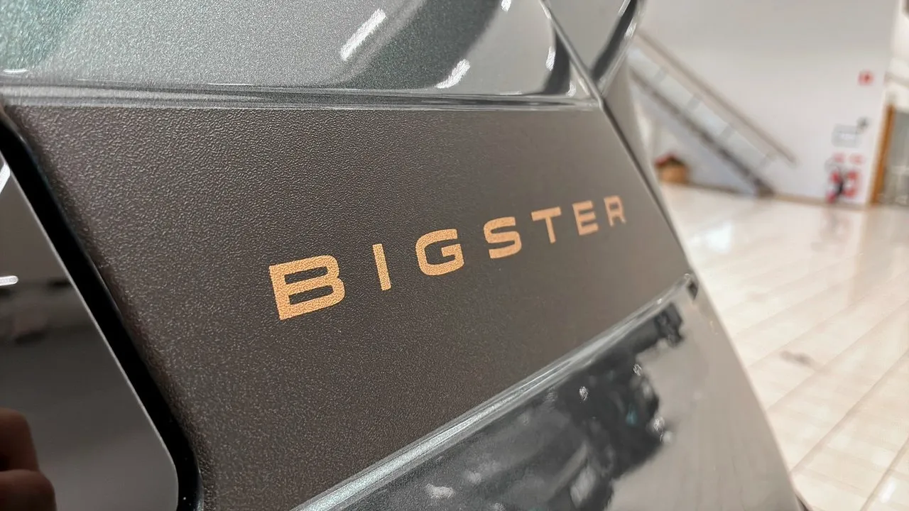 Vehicle image 23