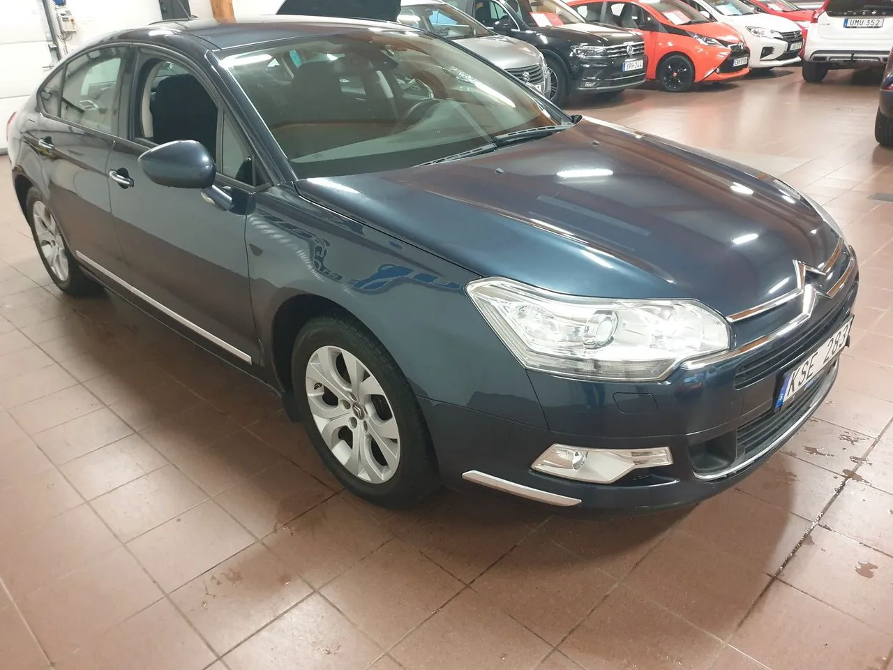 Vehicle image 5