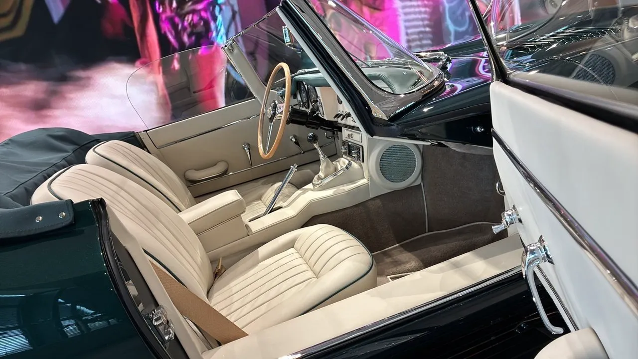 Vehicle image 6