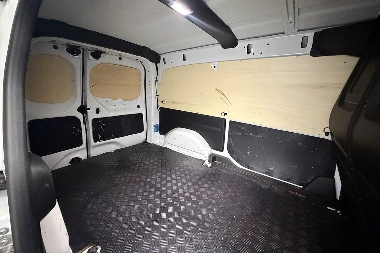 Vehicle image 25