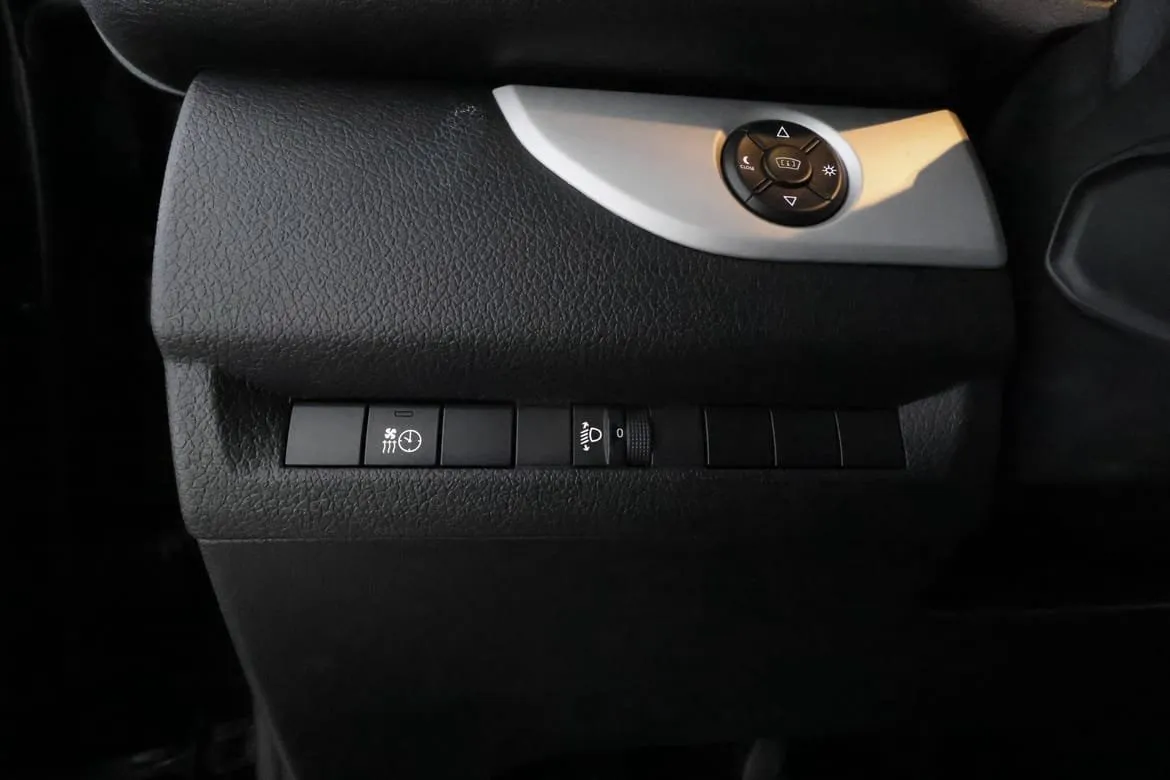 Vehicle image 24