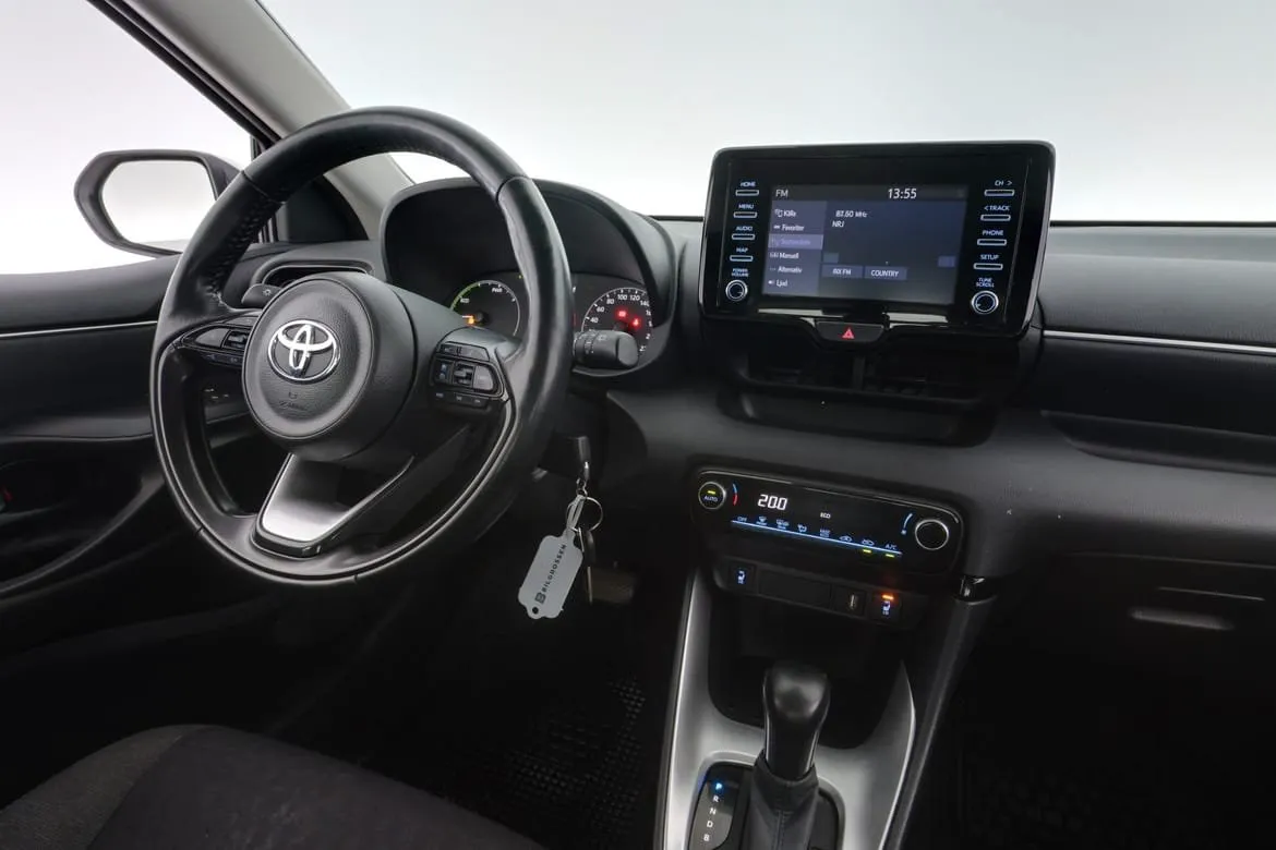 Vehicle image 12