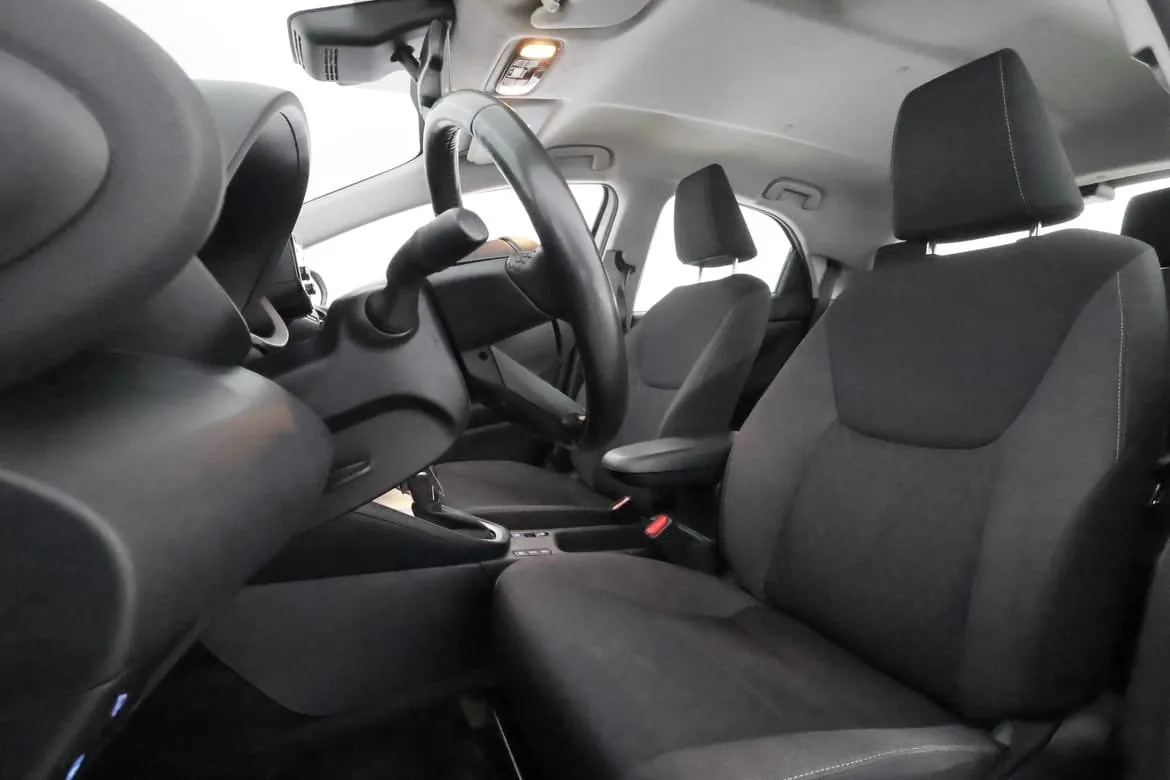 Vehicle image 9