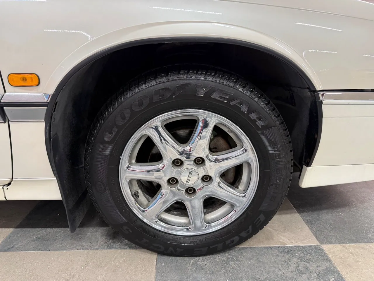 Vehicle image 7