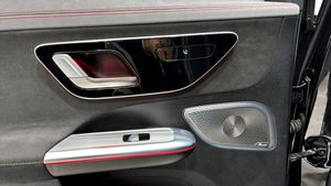Mercedes EQE43 SUV bild 11