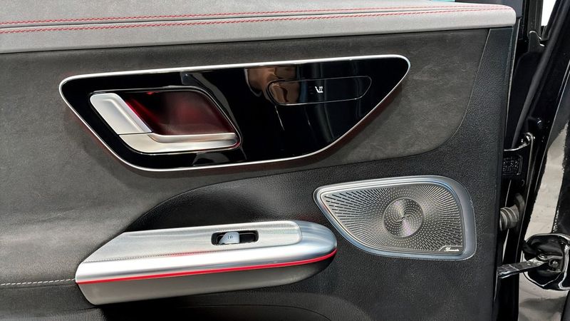 Mercedes EQE43 SUV bild 11