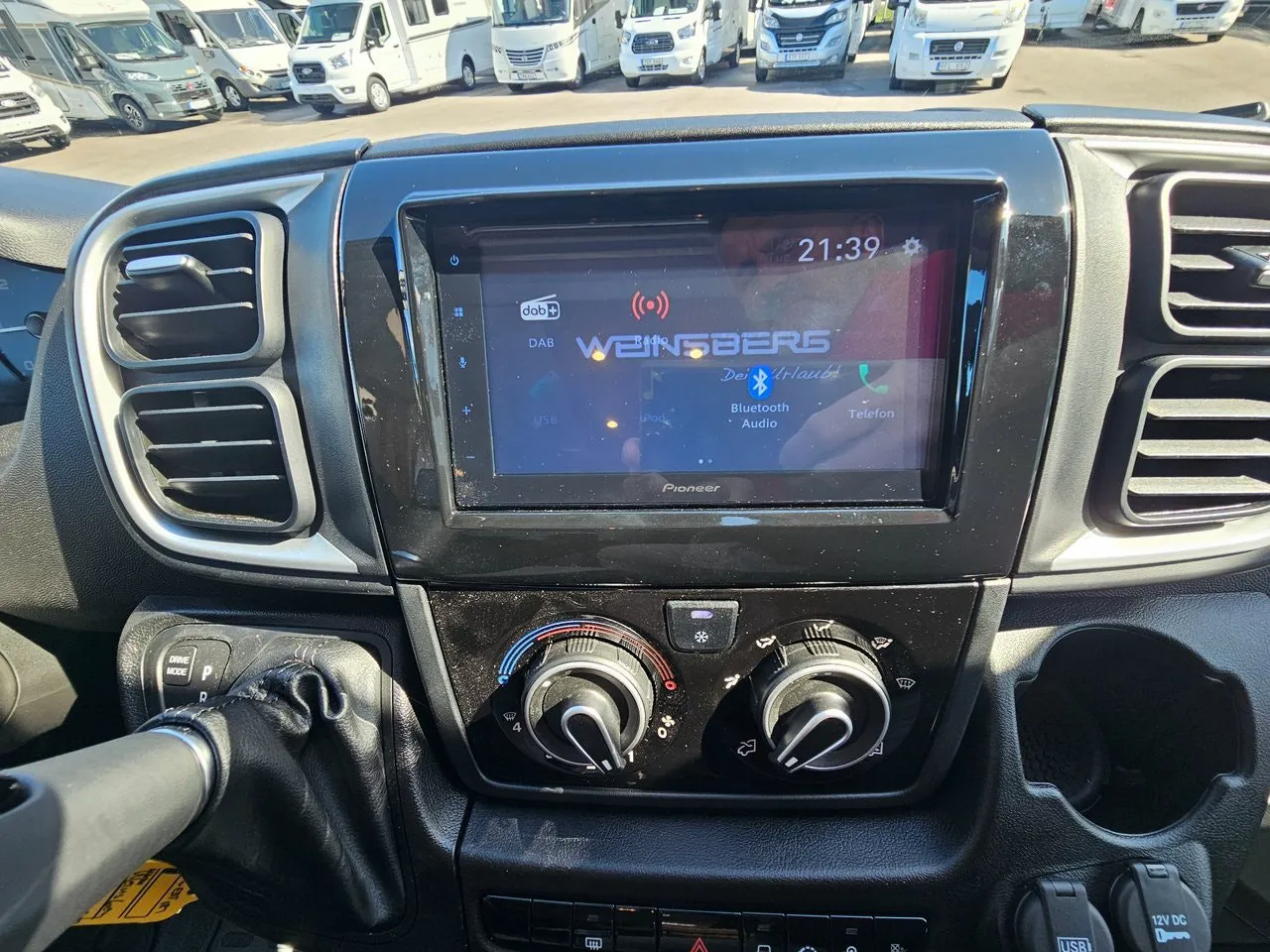 Vehicle image 21