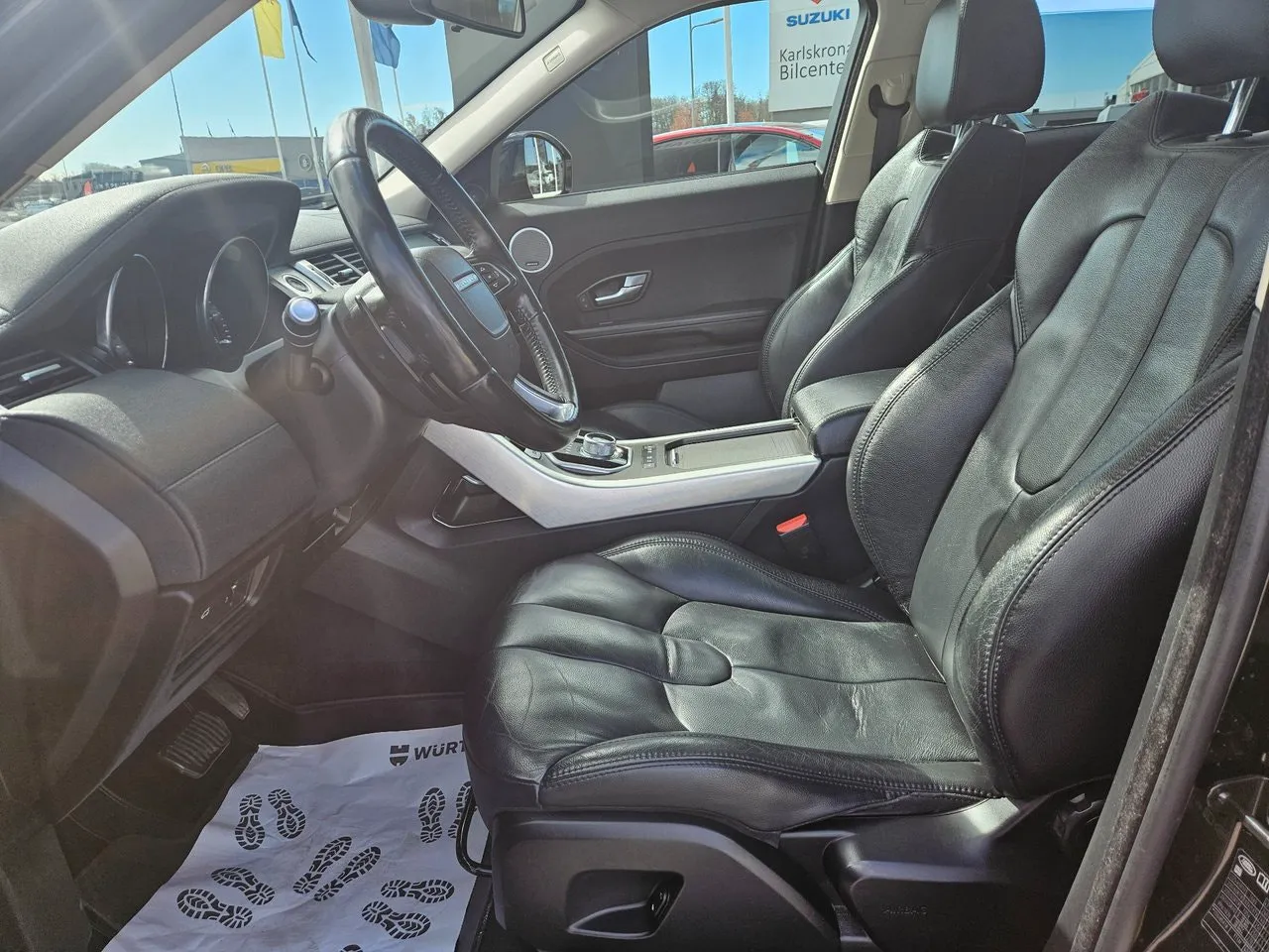 Vehicle image 17