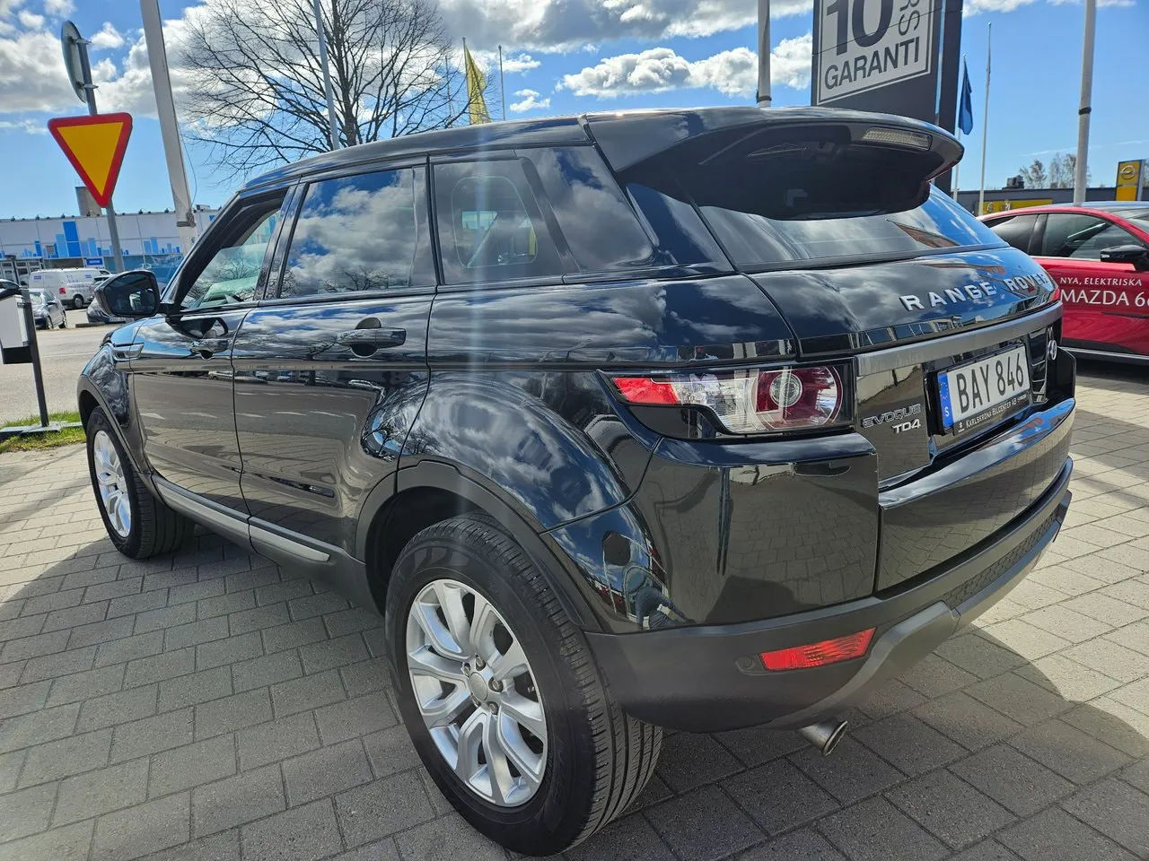 Vehicle image 7