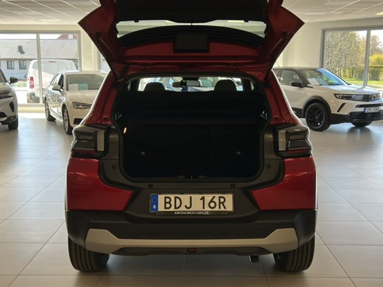 Vehicle image 13