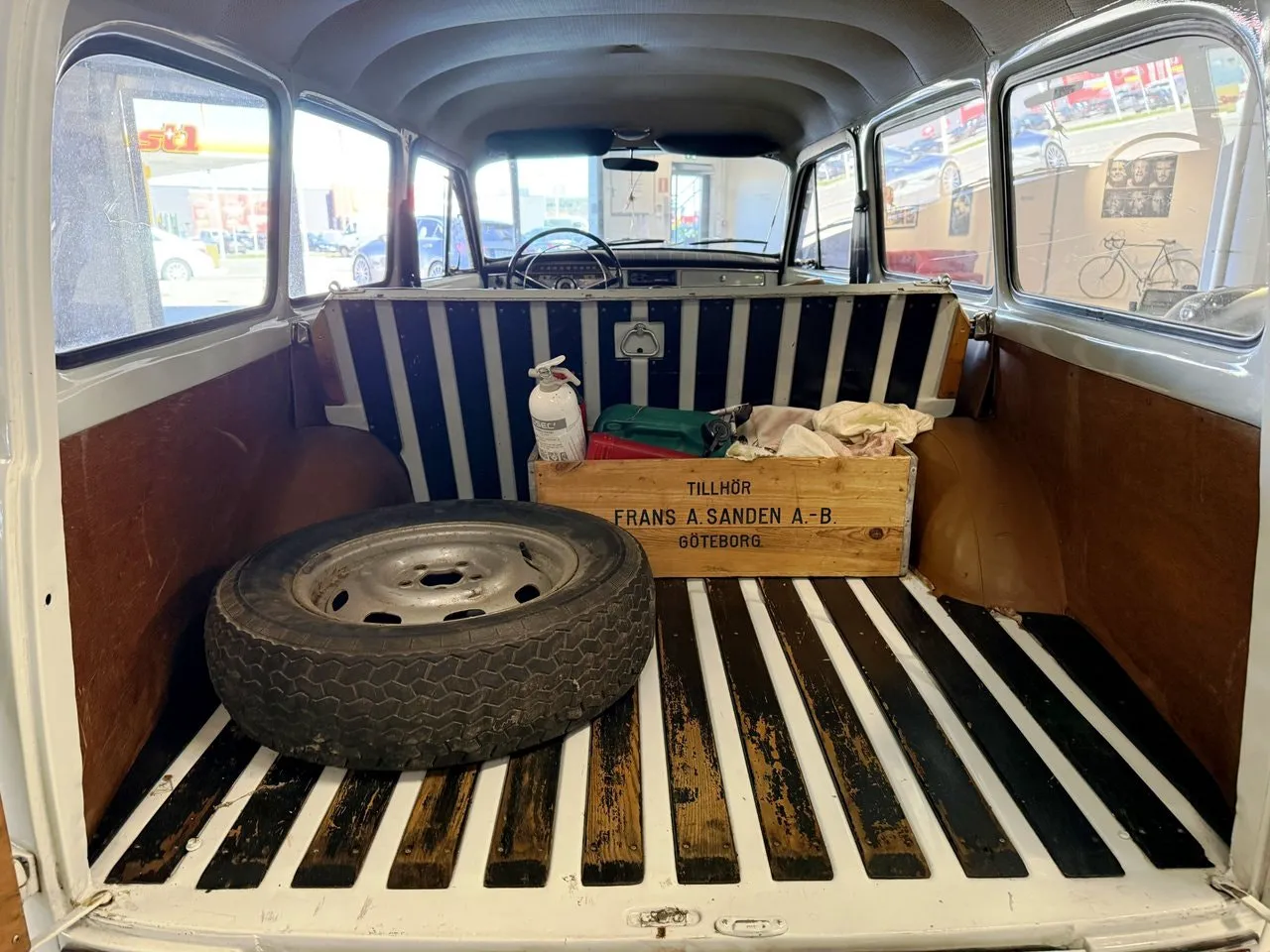 Vehicle image 14