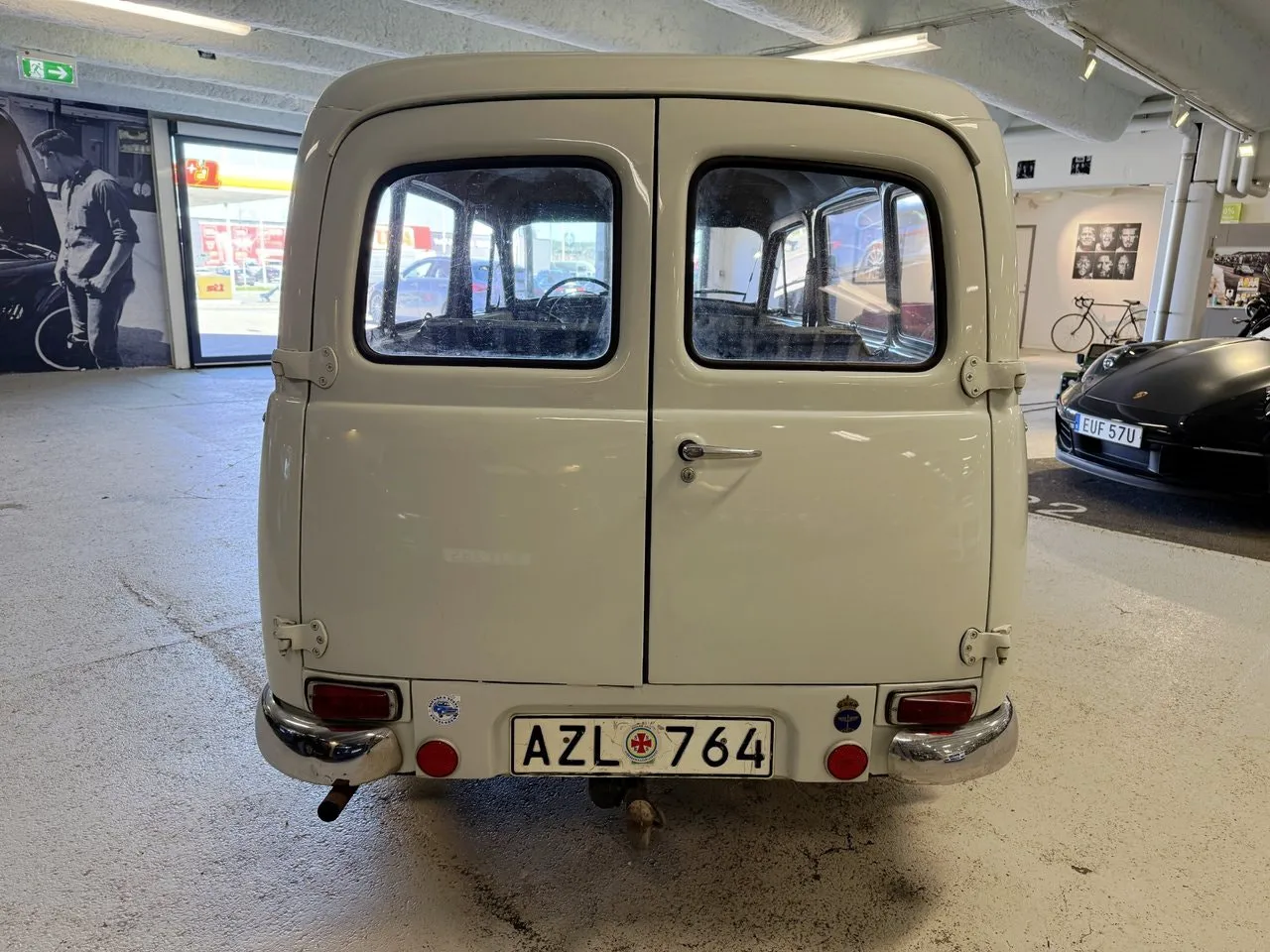 Vehicle image 8