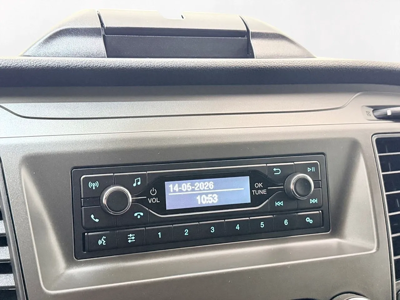 Vehicle image 18