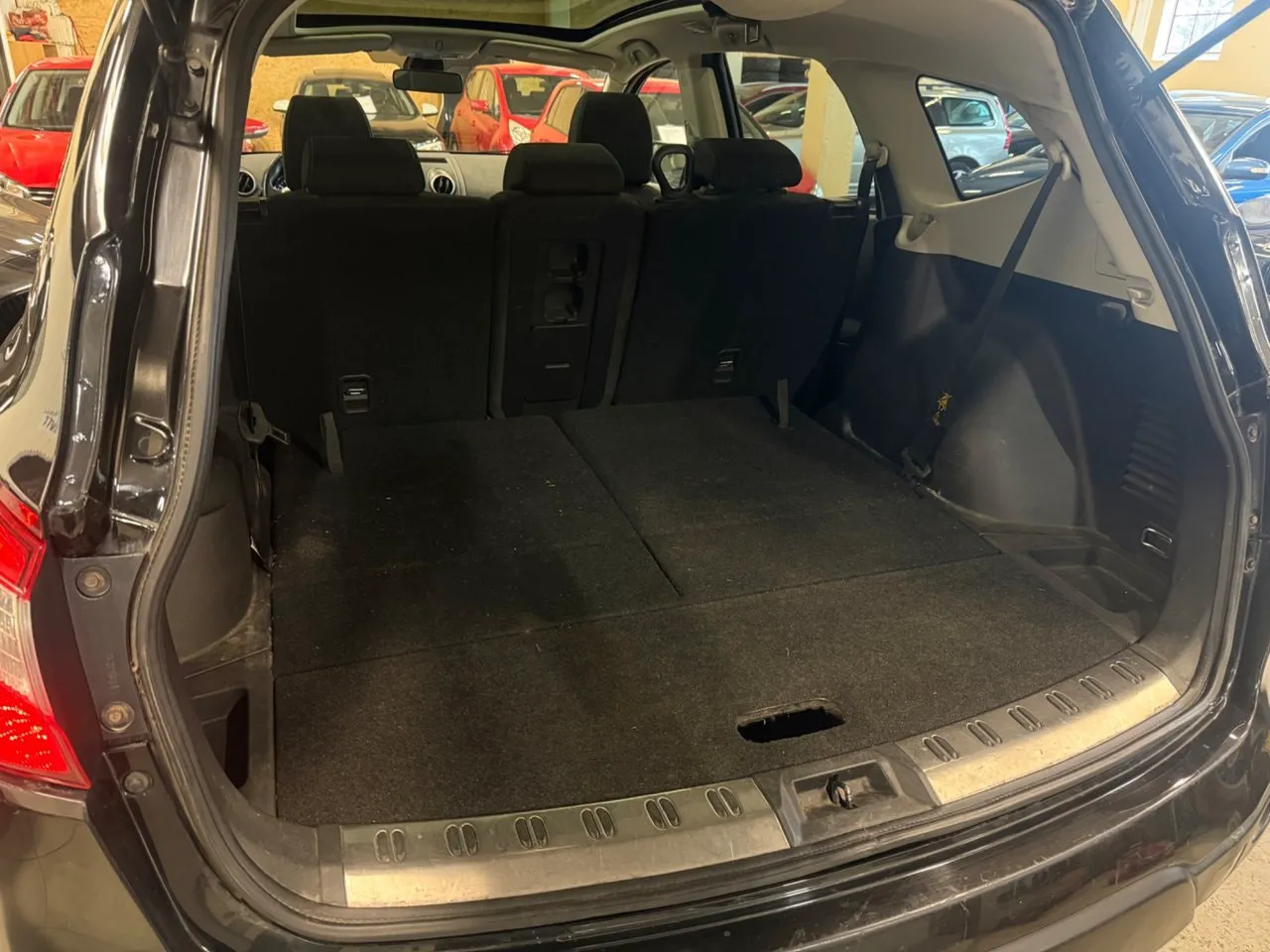 Vehicle image 16