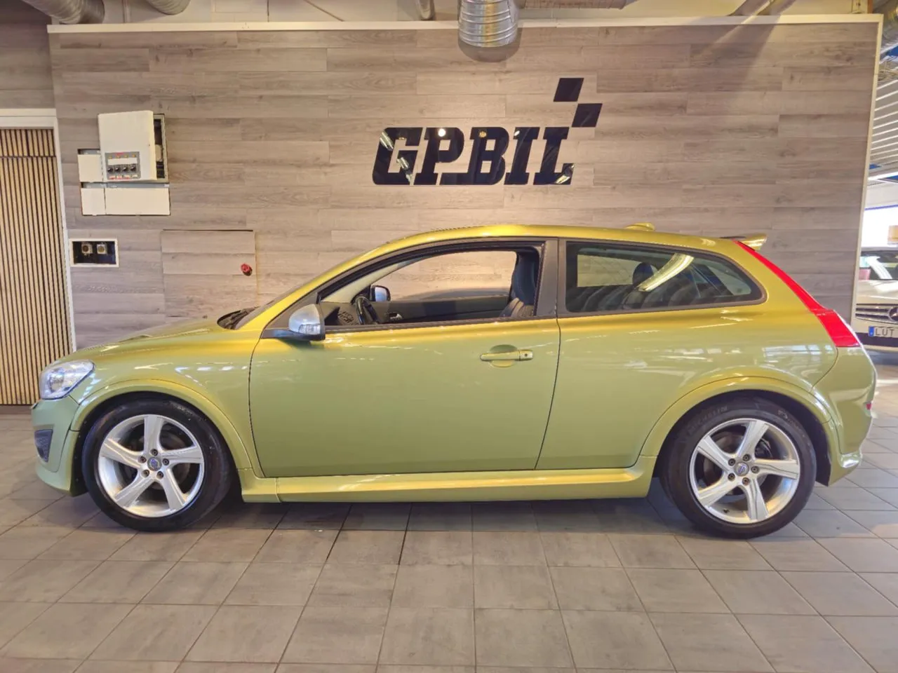 Vehicle image 1