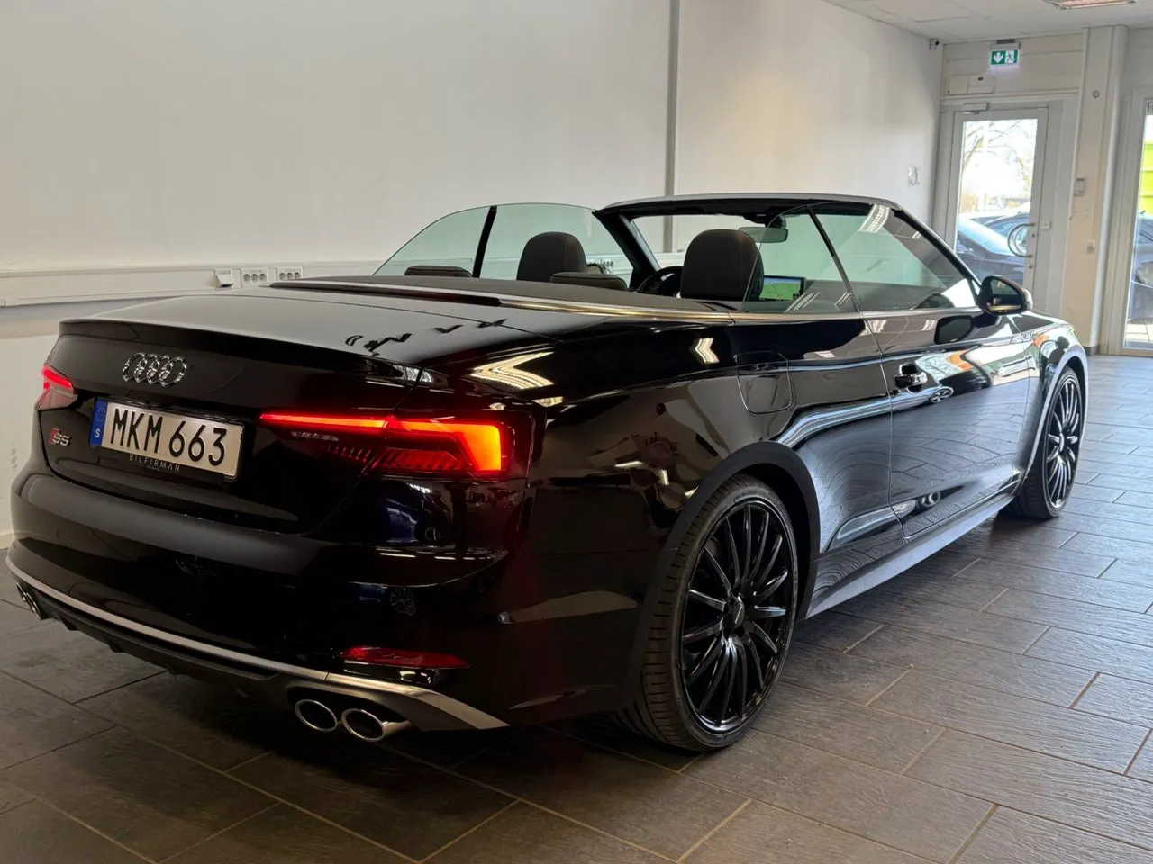 Vehicle image 20