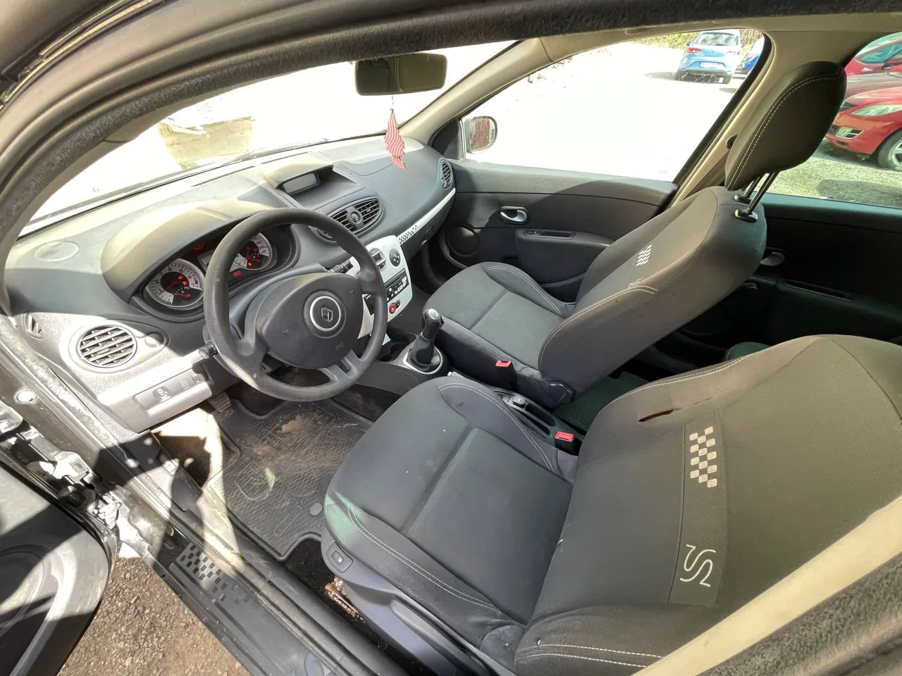 Vehicle image 7