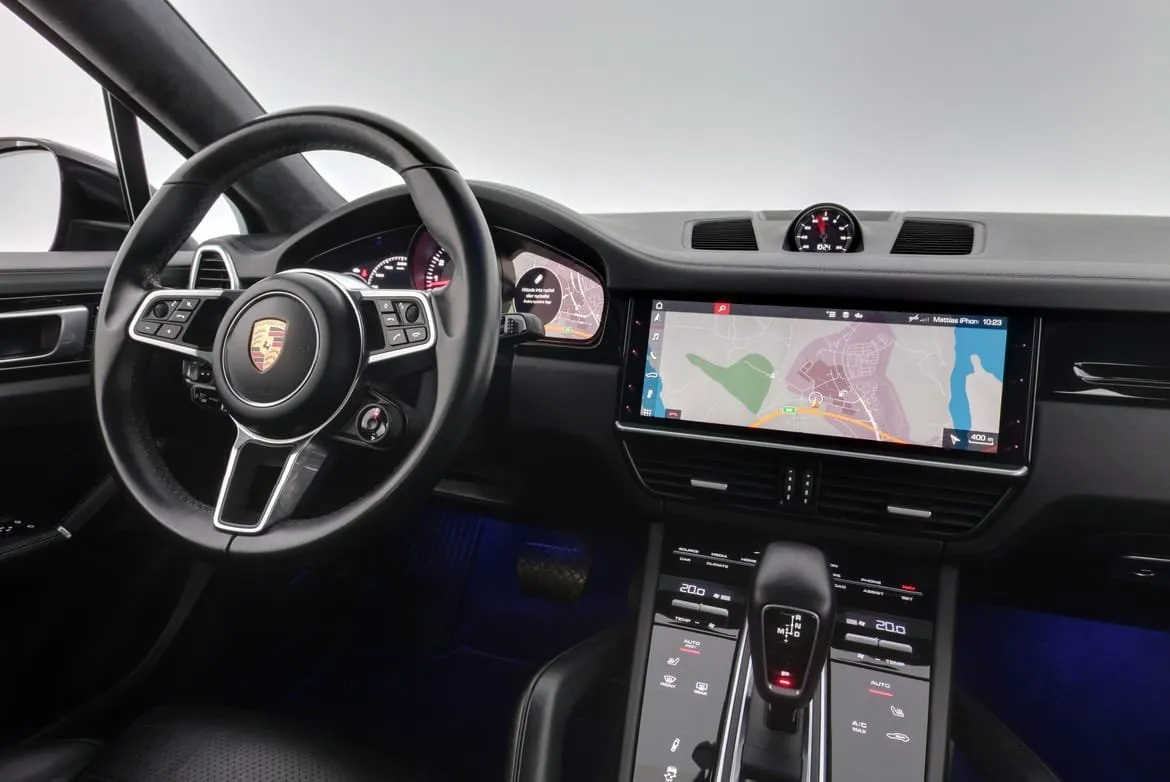 Vehicle image 14