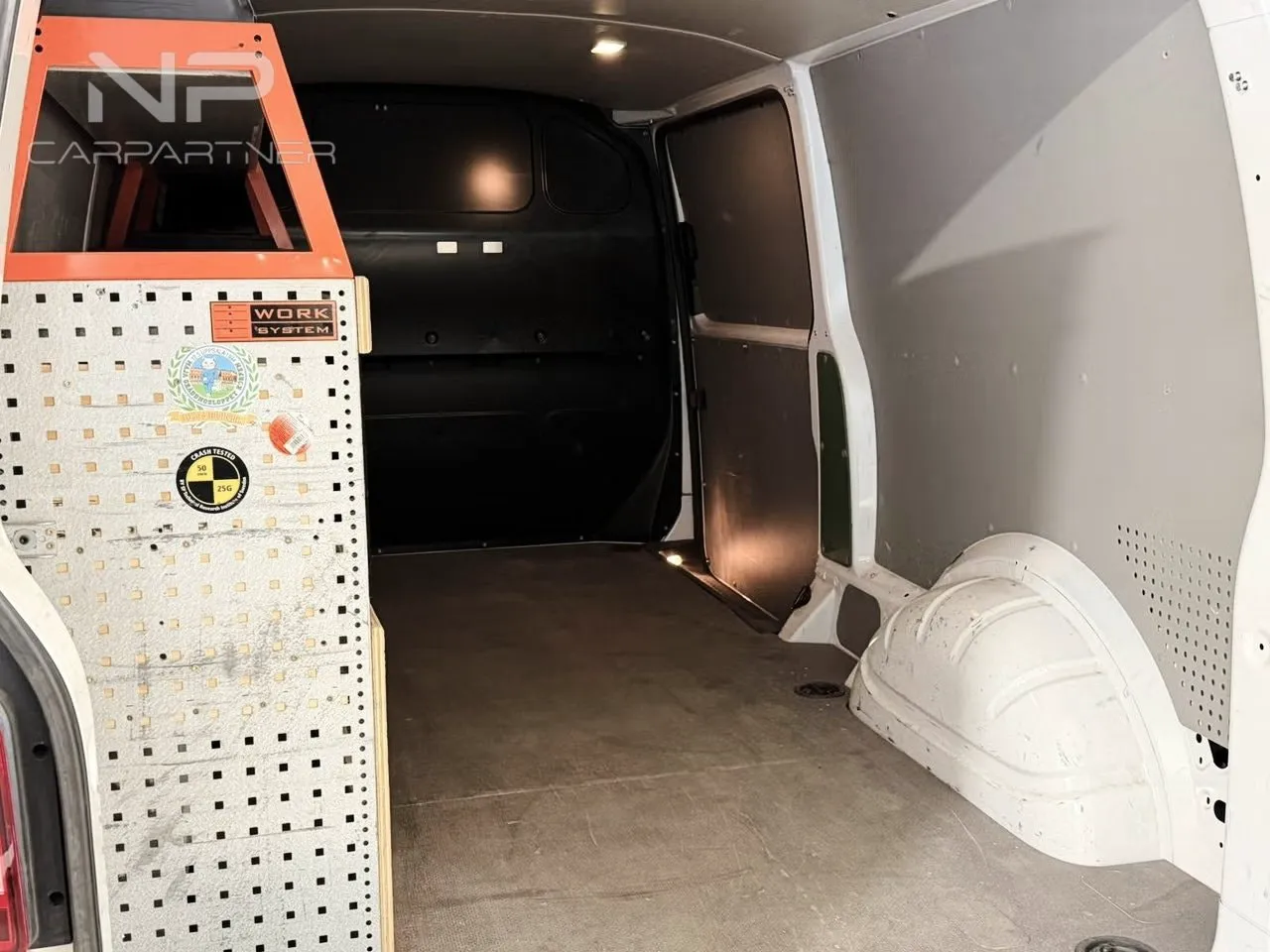 Vehicle image 21