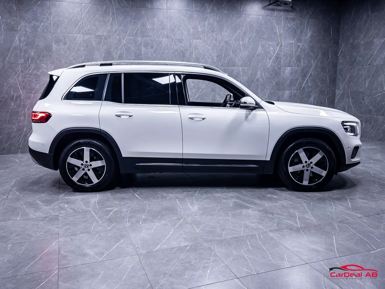 Vehicle image 7