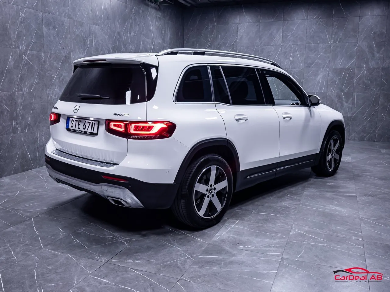 Vehicle image 6