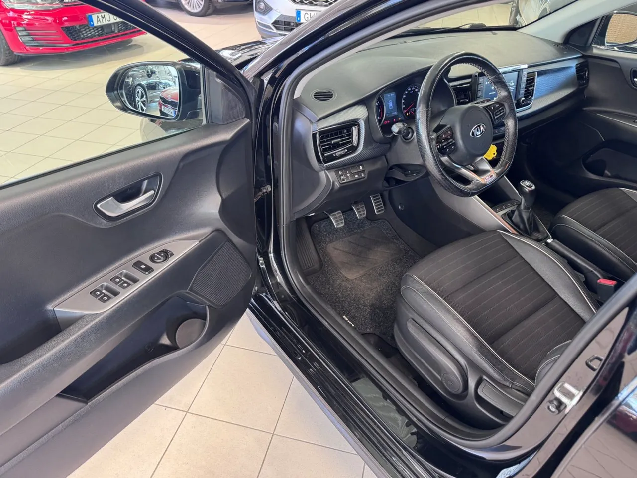 Vehicle image 14