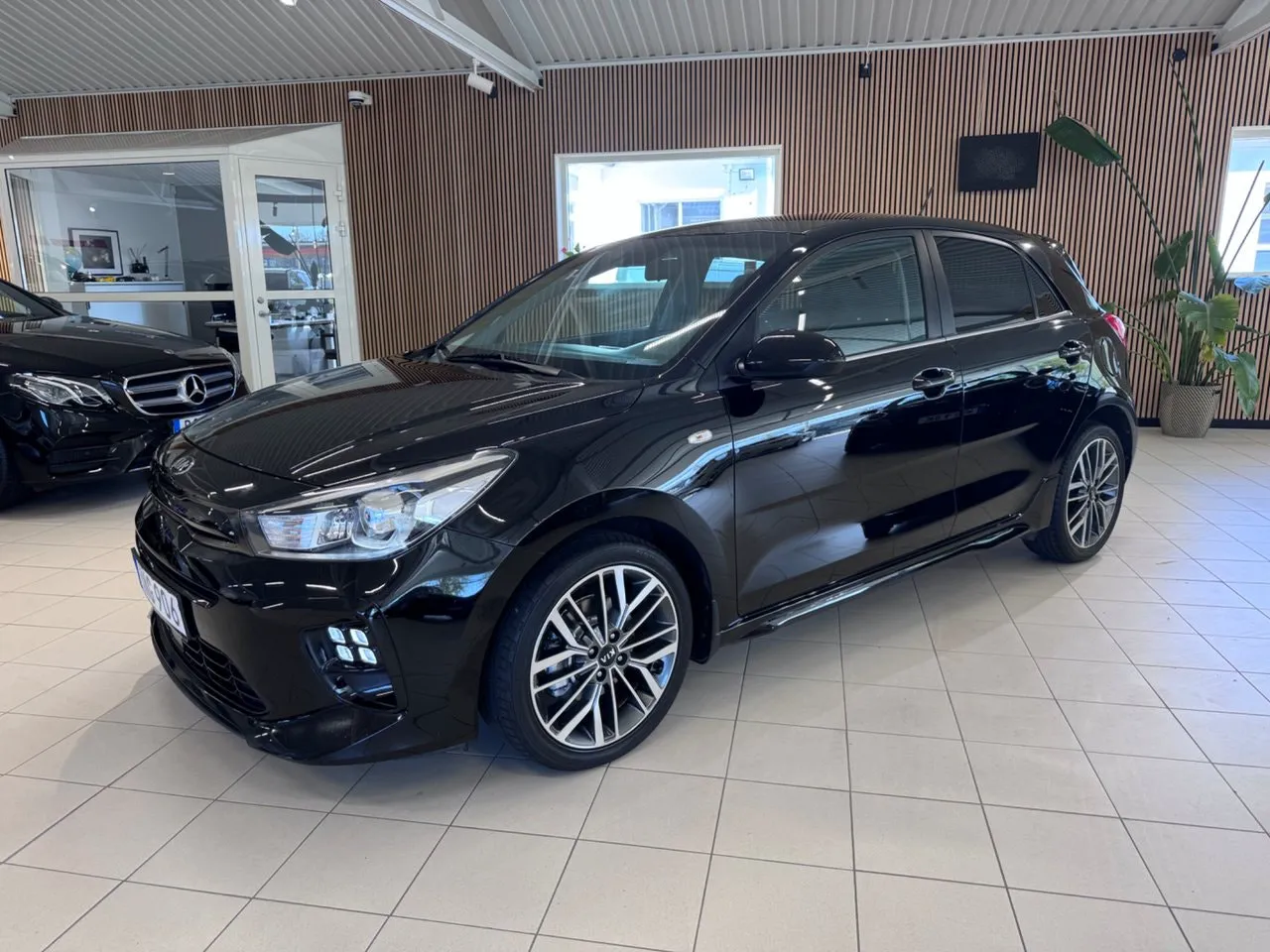 Vehicle image 7