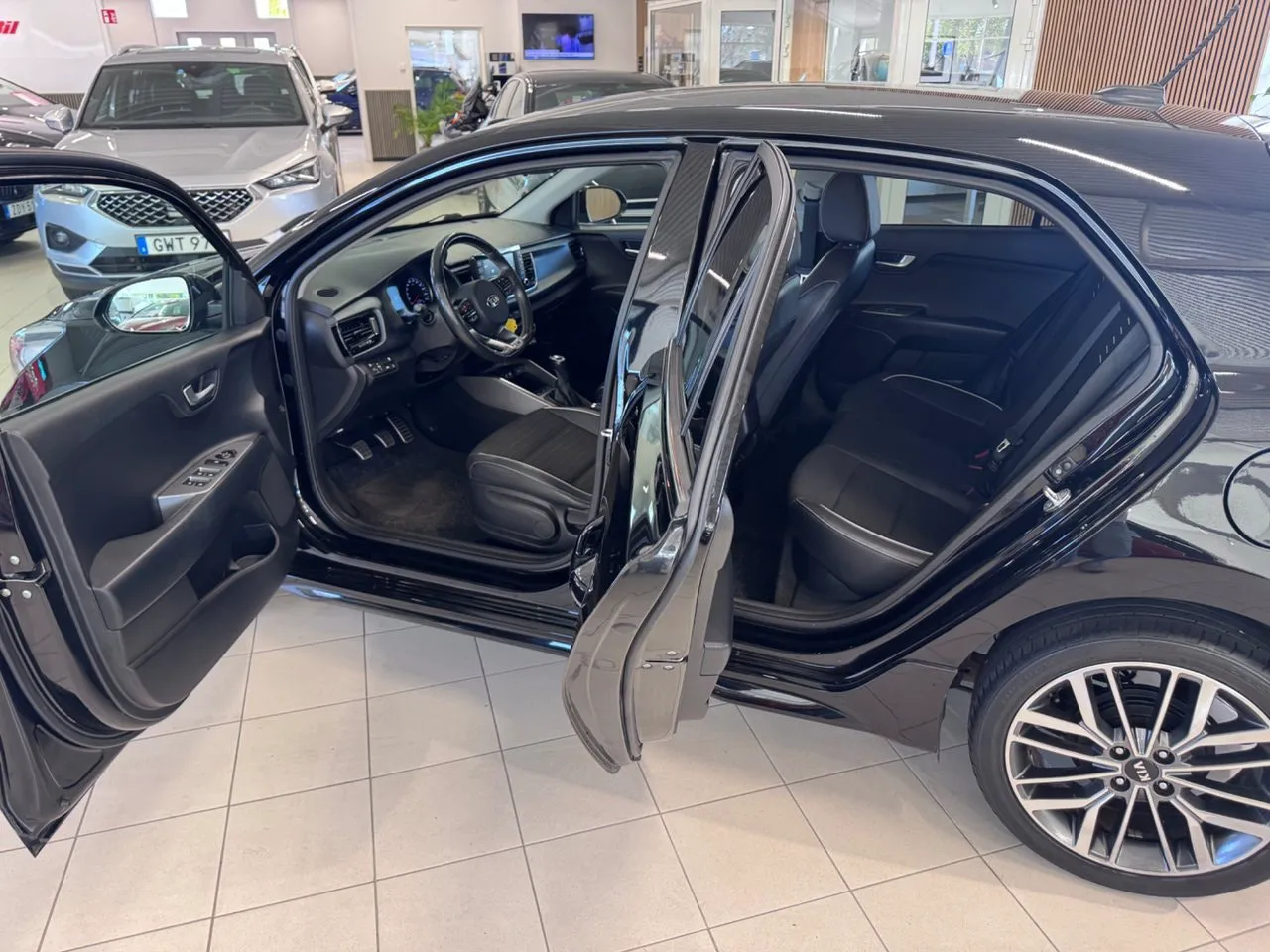 Vehicle image 13