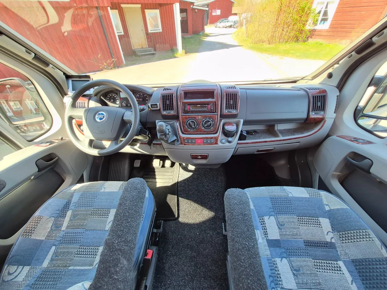 Vehicle image 17