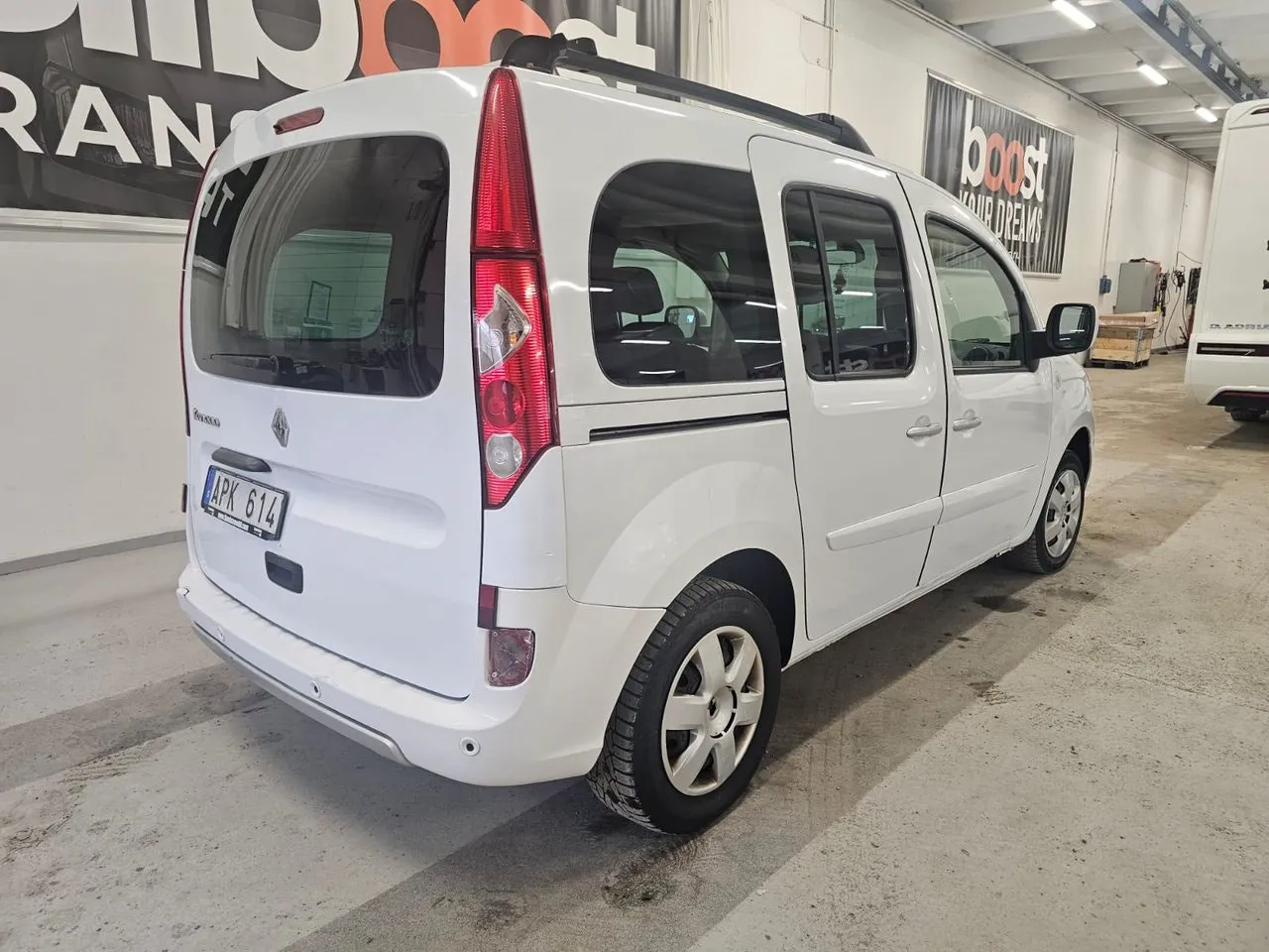 Vehicle image 3