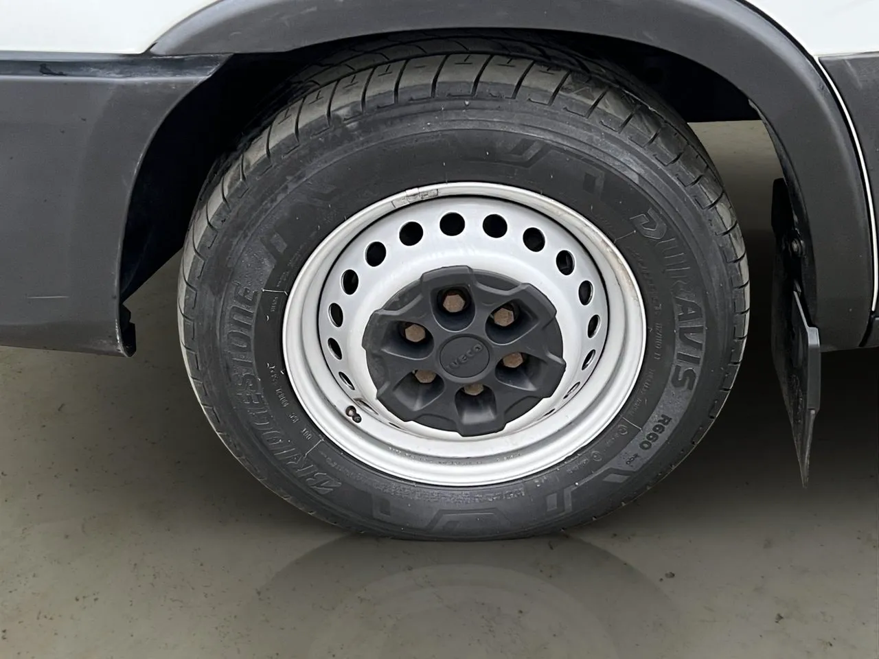 Vehicle image 28