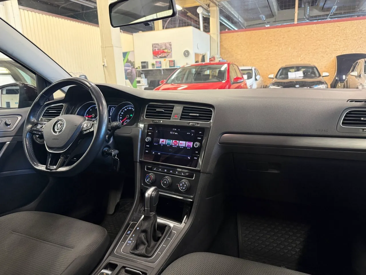 Vehicle image 10